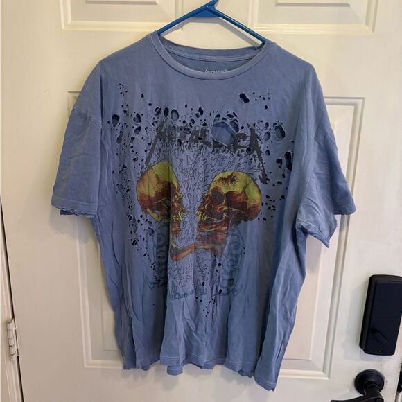 Metallica Blue Distressed Concert T-Shirt with Skulls - Picture 2 of 4